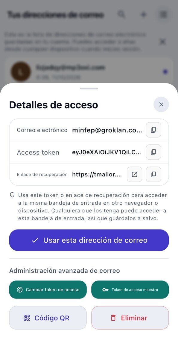 El panel Detalles de acceso en iOS con la dirección de correo el token de acceso el enlace de recuperación una nota para guardarlos en un lugar seguro y el botón Usar esta dirección de correo