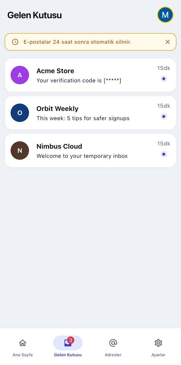 E-postalar 24 saat sonra otomatik silinir yazan sarı bir başlığın altında yeni gelen üç mesajı listeleyen Tmailor iOS gelen kutusu Gelen Kutusu sekmesinde okunmamış rozeti ile