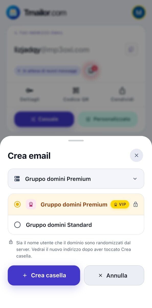 Il pannello Crea email su iOS con il Gruppo domini Premium dietro un badge VIP e un lucchetto e il Gruppo domini Standard
