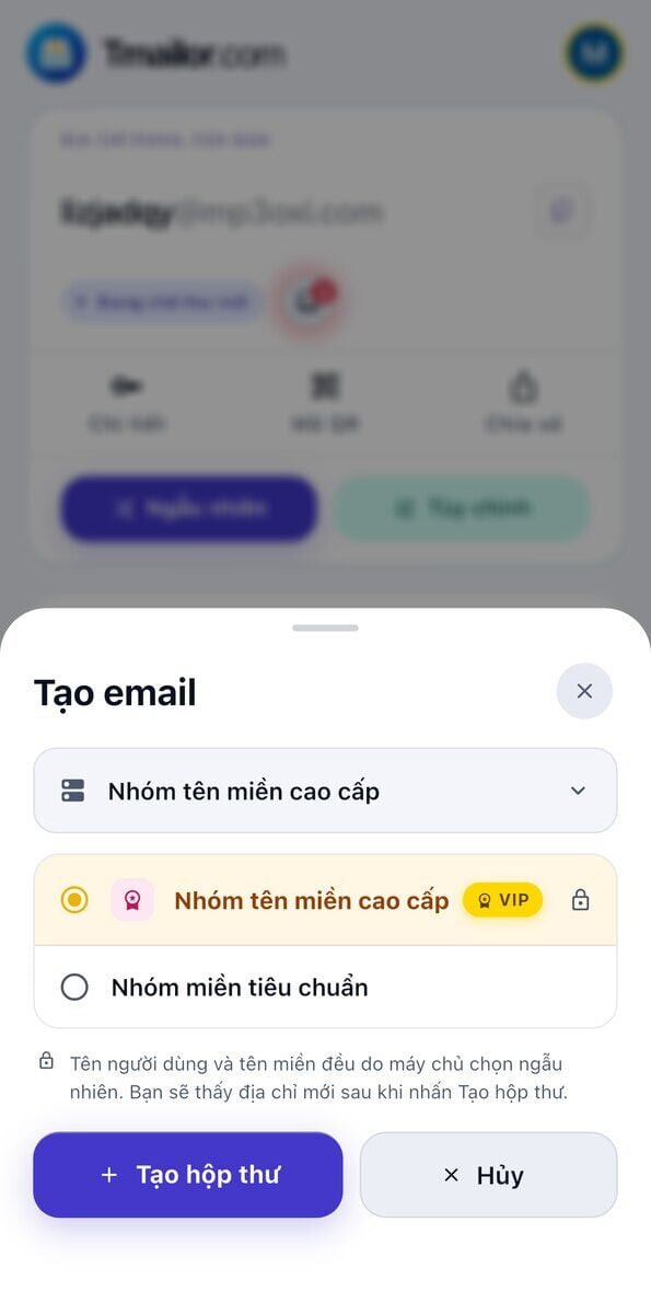 Bảng Tạo email trên iOS liệt kê Nhóm tên miền Premium có huy hiệu VIP và biểu tượng khóa cùng Nhóm tên miền tiêu chuẩn
