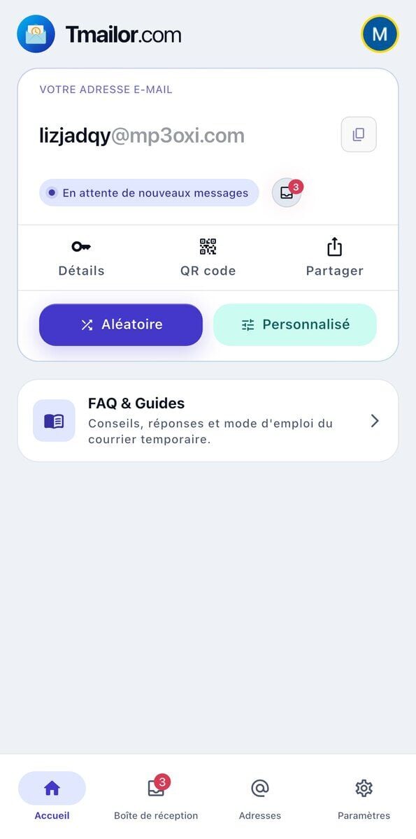 Onglet Accueil de Tmailor sur iOS affichant ladresse temporaire actuelle avec un bouton de copie un badge détat indiquant En attente de nouveaux messages les raccourcis Détails Code QR et Partager et la barre de navigation en bas