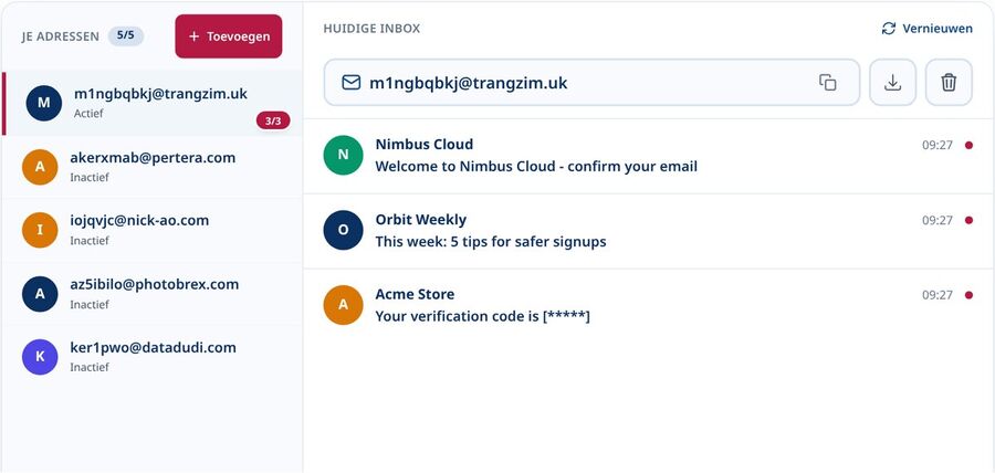 Tmailor meerdere tijdelijke maildashboards met vijf wegwerp-inboxen in de zijbalk en de actieve inbox open rechts
